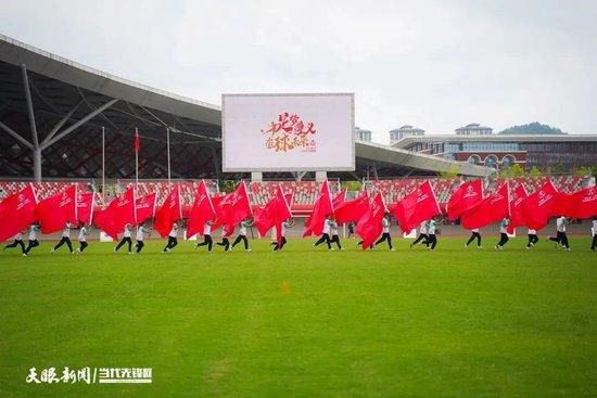 “76人很想在交易截止日前找到第三名球星，或者对阵容进行修补，以跟上凯尔特人和雄鹿的脚步。